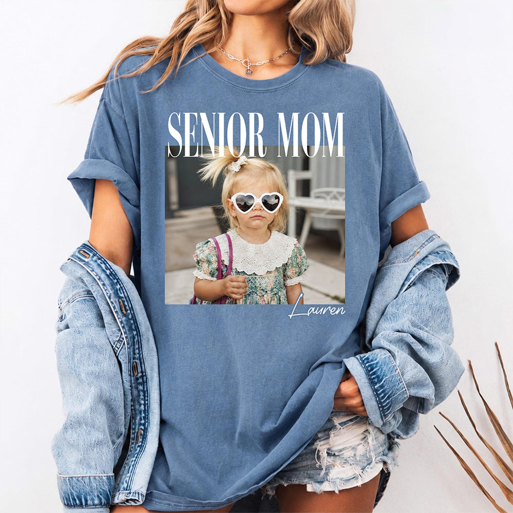 Custom Photo Senior Mom Senior Dad Proud Mom of 2027 Graduate Comfort Shirt HA75 922048
