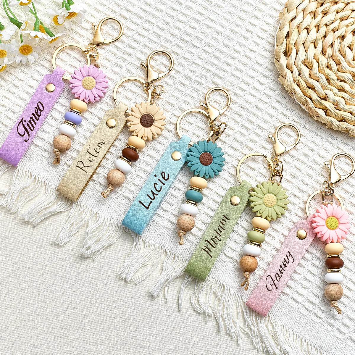Personalized Daisy Beaded Keyring for Girls, Faux Leather Keyring, Bridesmaid Gifts, Flower Girl Gift, Mother's Day Gift, Birthday Gift HA75 920558