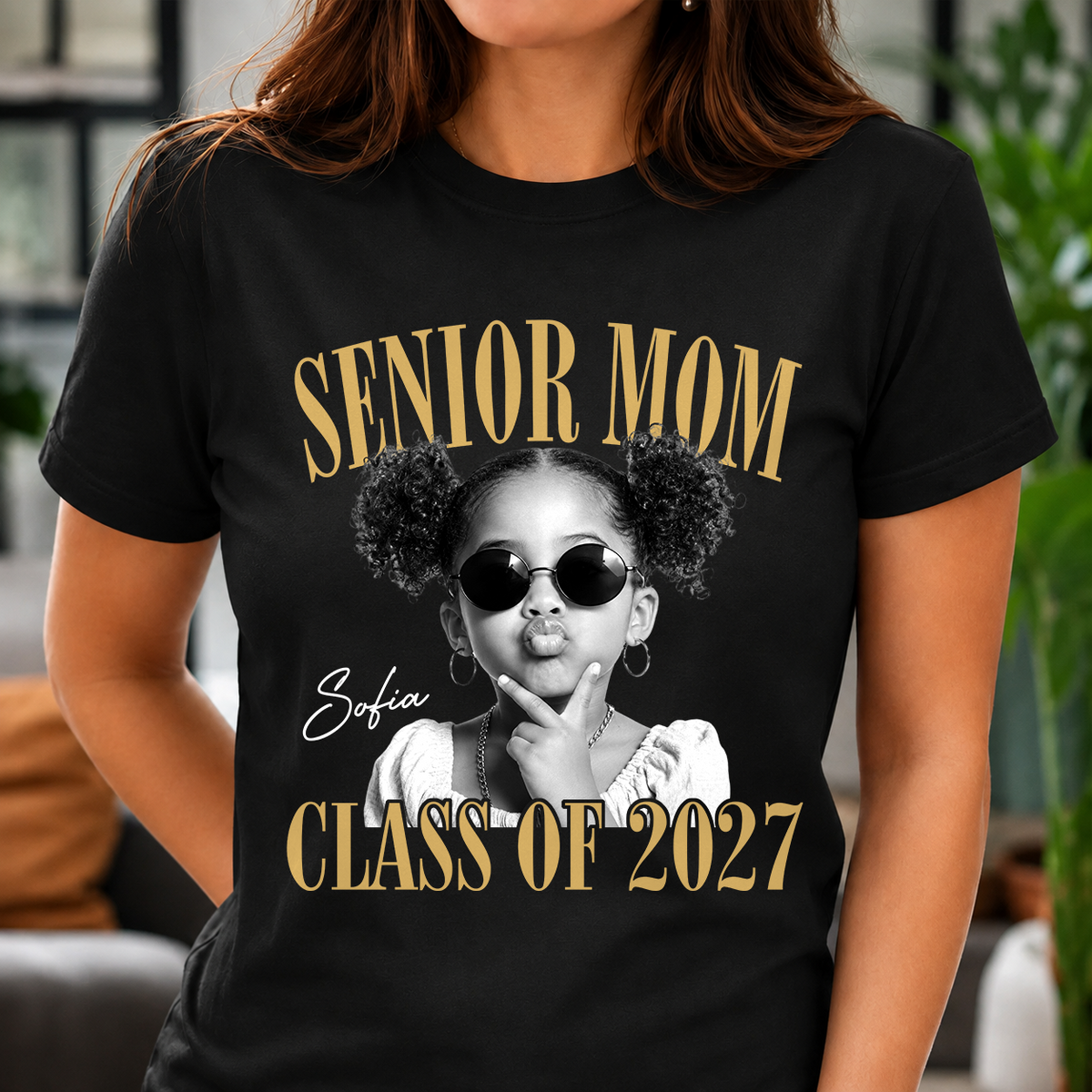 Custom Retro Senior Mom 2027 Dark Shirt - Personalized Class of 2027 Gift, Proud Family Gift HO82 903228