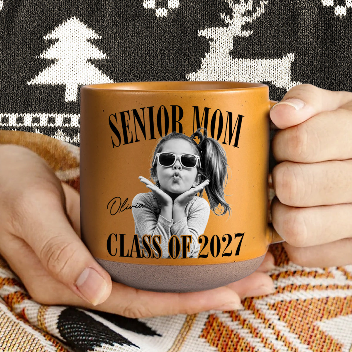 Custom Retro Senior Mom 2027 Pottery Mug - Personalized Class of 2027 Gift, Proud Family Gift HA75 922084