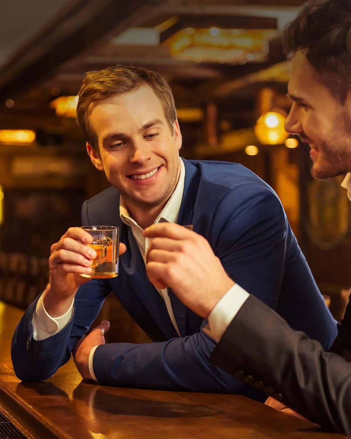 GeckoCustom Gifts for Men Dad,  9 Oz Whiskey Gun Decanter Set with Glasses, Unique Dad Birthday Gift Ideas from Daughter Son, Retirement Bar Stuff Gift for Father Him Brother,Cool Dispenser for Liquor Vodka