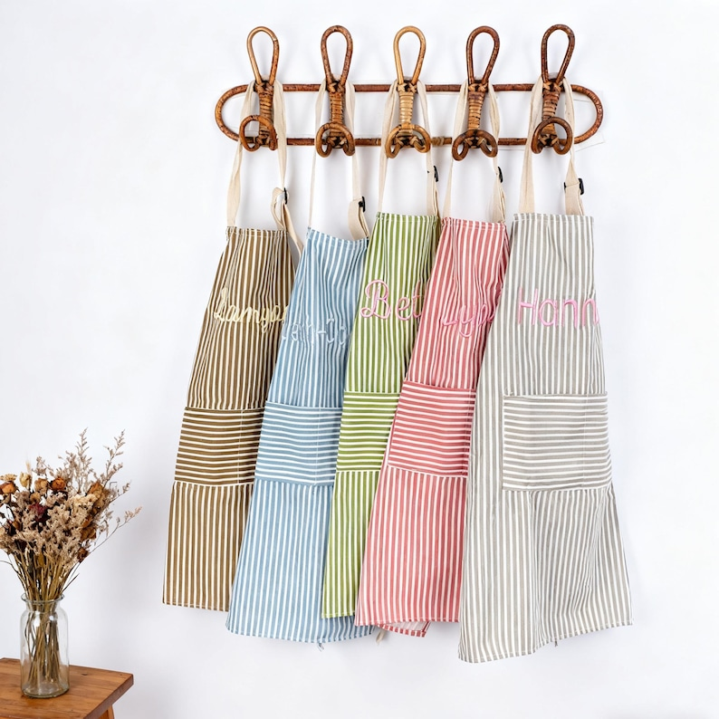 Personalized Hand-Embroidered Apron With Pocket,Gift for mom,Mother's day Gift TH10 898117