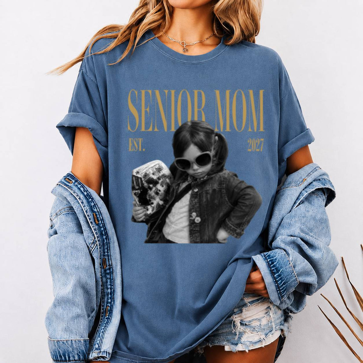 Custom Retro Senior Mom EST. 2027 Comfort Shirt - Personalized Class of 2027 Gift, Proud Family Gift HO82 903256