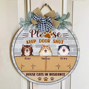 GeckoCustom Please Keep The Door Shut Cat Wooden Door Sign With Wreath, House Cat In Residence HN590