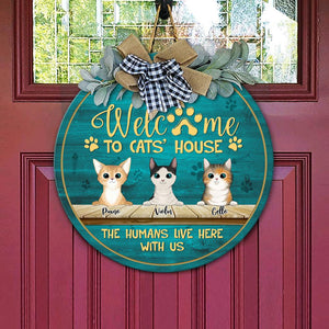 GeckoCustom Welcome The Humans Live Here Cat Wooden Door Sign With Wreath, Cat Lover Gift, Cat Door Hanger HN590