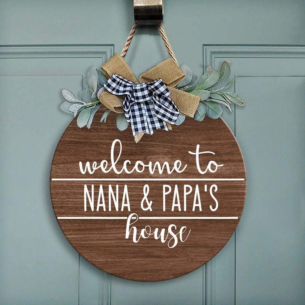 GeckoCustom Welcome to Grandpa & Grandma's House Door Hanger, Door Sign Gift For Family, HN590